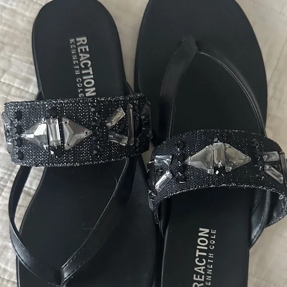 Kenneth Cole Reaction Black Sandals with Geometric Accents - Picture 6 of 6
